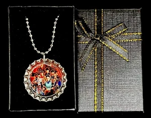 Stranger Things / Collar / Collar Tapa Botella / Regalo / Stocking Stuffer - Imagen 1 de 1