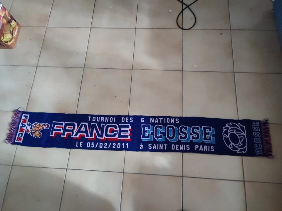 ECHARPE DE SUPPORTER RUGBY FRANCE VS ECOSSE TOURNOI 6 NATIONS 2011 BEL ETAT - Photo 1/4