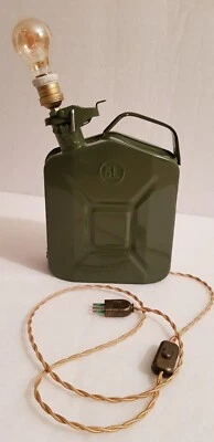 LAMPADA DA TAVOLO INDUSTRIAL - LIGHT TANK GOLD - VERDE MILITARE - Immagine 1 di 4