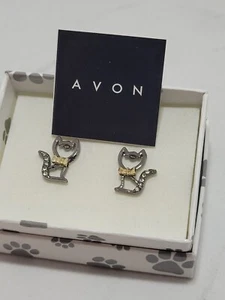 PENDIENTES AVON LIBBY GATO CHAPADOS EN PLATA PENDIENTES GATO NUEVOS EN CAJA - Imagen 1 de 7