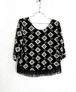 CG60708 Cowgirl Up geometrisch bedrucktes Chiffon-Top mit Schlitz hinten und Fransen Small - Bild 1 von 2