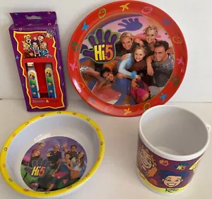 ~ Hi 5 - 5 Pce Official DINNER LUNCH CHILD FEEDING SET Plate Bowl Mug Cutlery - Picture 1 of 7