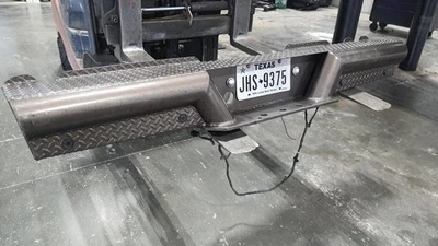 2008-2016 F250SD F350SD Rear Bumper painted, w/park assist - Imagem 1 de 4