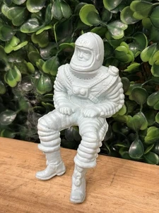 Figura de astronauta de juguete espacial base astro ideal de la década de 1960 solo azul claro ¡RARO! Difícil de encontrar - Imagen 1 de 7