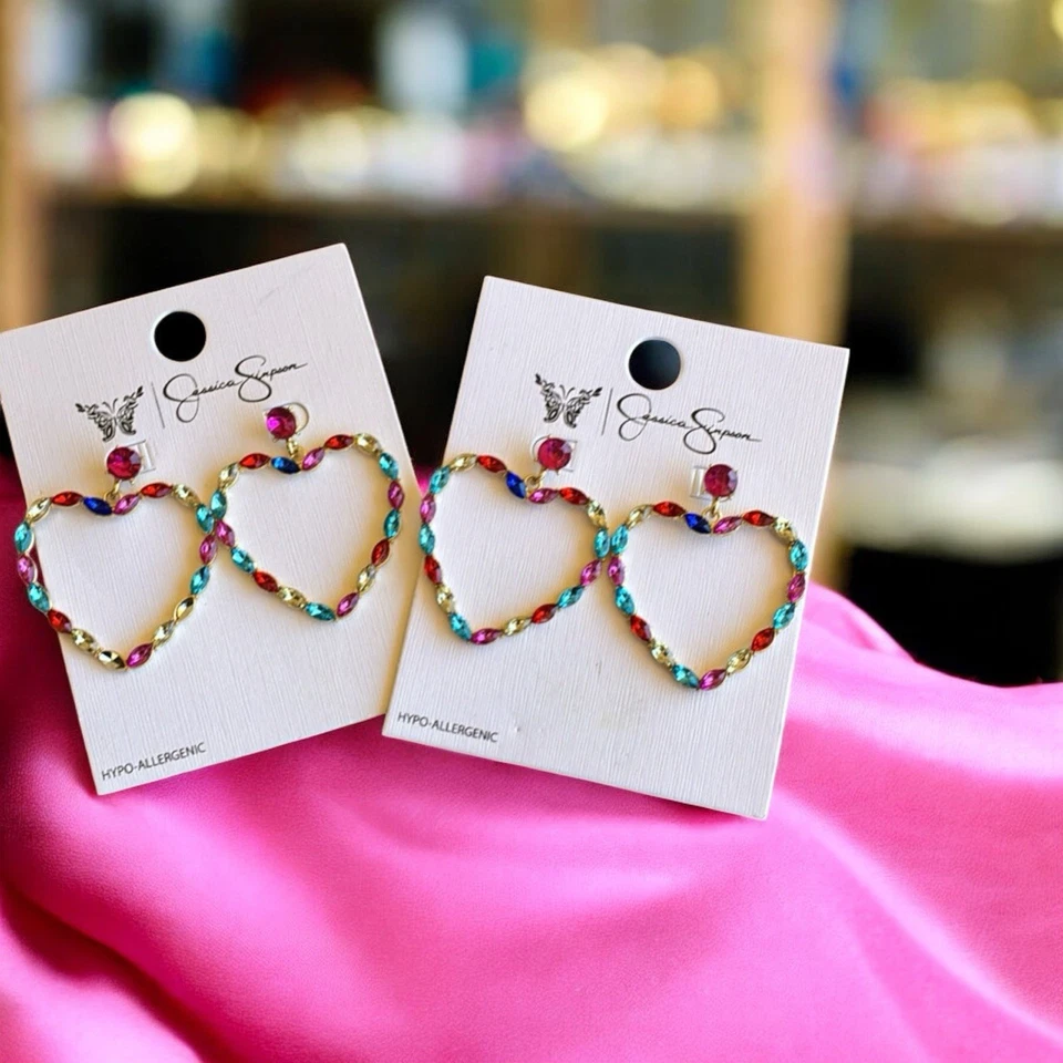 Nuevo con etiquetas Pendiente Jessica Simpson Corazón Gota con Piedras Multicolores Hipoalergénico  Foto 1 de 1