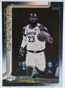 2025/26 Topps LeBron James Blackout Target Black Friday Parallel SP #150 - Bild 1 von 2