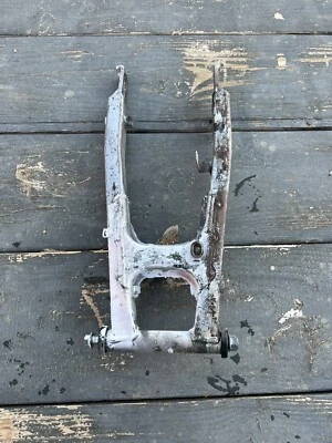 Brazo basculante trasero Honda xr100r 1990 OEM Foto 1 de 4