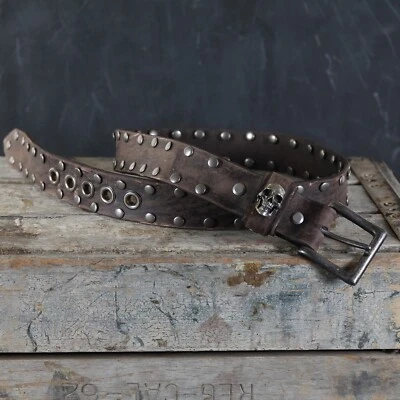 Cinturón de cuero envejecido. Tachonado. Diseño de lazo de calavera. 1,5” de ancho. Marrón oscuro Foto 1 de 4