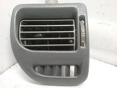 Ventilación de aire del tablero delantero derecho Mazda 626 1998-2002 (color gris con borde negro) Foto 1 de 4