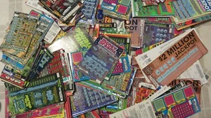 Boletos rasca y ganados de lotería de 8,5 libras sin ganar ni cobrar - New Hampshire - Imagen 1 de 4