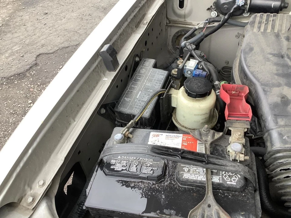 Fuse Box Engine Crew Cab Fits 03-04 FRONTIER 5028111 - Imagem 1 de 1