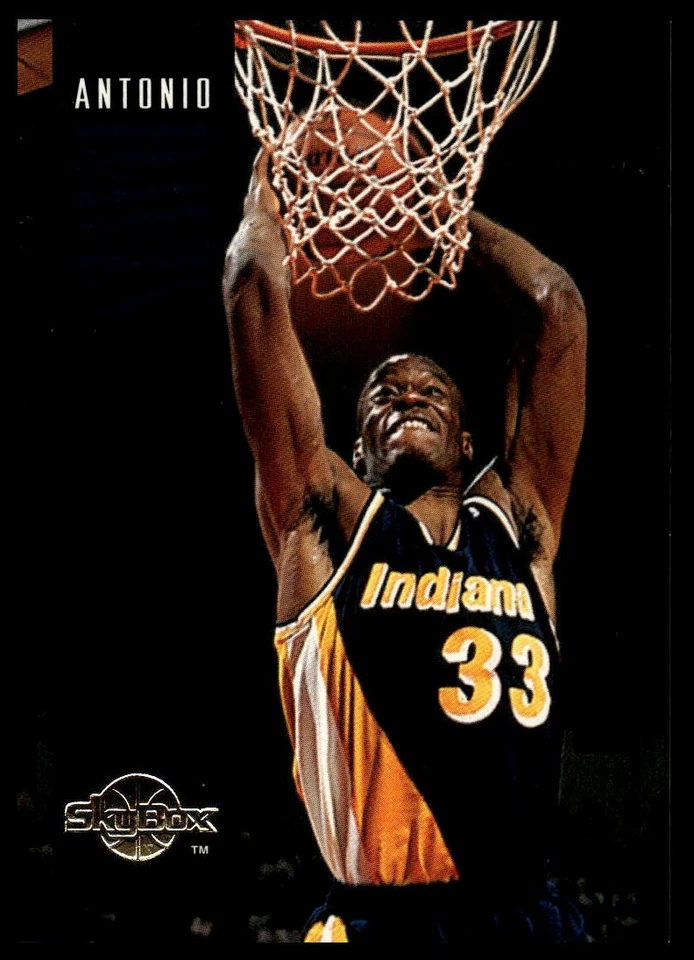 1994-95 SkyBox Premium #65 Antonio Davis [GOATCARDS] - Image 1 of 2