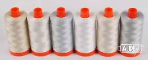 Edredón AURIFIL en un día colección de hilos neutrales de Eleanor Burns 50wt 6 grande - Imagen 1 de 2