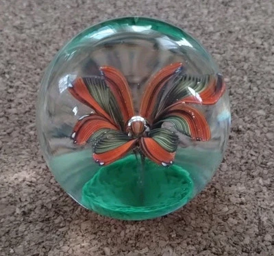 Vintage Murano ? Style Flower Glass Paperweight Made In Italy  Foto 1 de 4