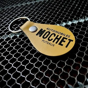 Porte-clés en Cuir avec Logo Charles Mochet et Mémo de Graissage - Picture 1 of 2