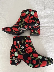 Qupid Womens Black Embroidered Side Zip Ankle Boots Size 7 Orange/Green Floral - Picture 1 of 11