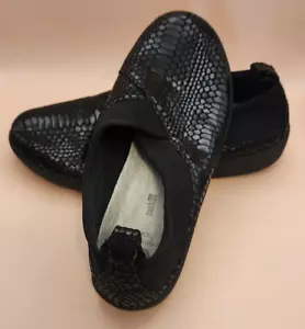 Clarks Cloudsteppers - 9 M Black - Soft Cushion - Casual Slip On Loafers - Picture 1 of 5