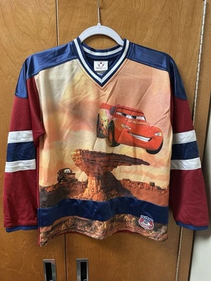 Camiseta deportiva de hockey Lightning McQueen #95 para niños talla grande Disney Store Pixar Cars Foto 1 de 4