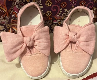 Zapatos con lazo rosa 9C Carter’s para niñas pequeñas Foto 1 de 3