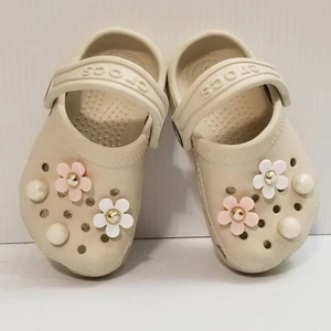 Crocs Kleinkind klassische leichte Slipper wasserfreundlicher Clog beige Gr. C 5 Anhänger - Bild 1 von 14