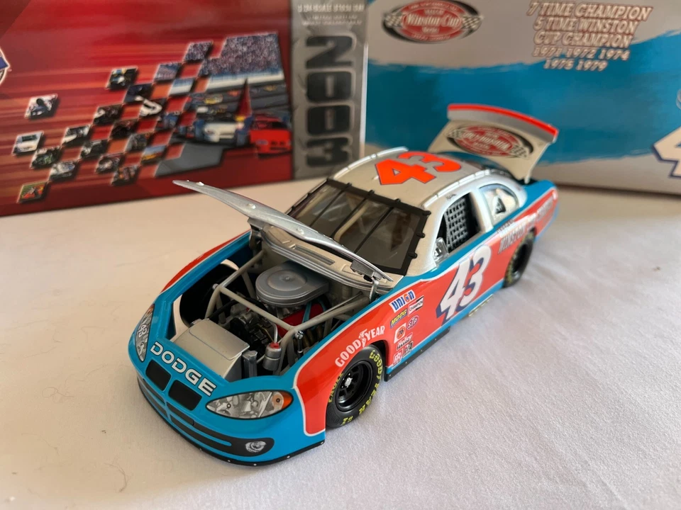 Action #43 Richard Petty The Victory Lap 7x Champion 2003 Intrepid 1 24 Diecast