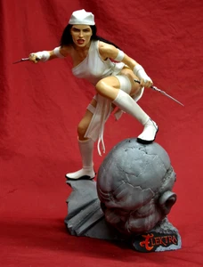 Sideshow Exclusive *ELEKTRA* White Variant Premium Format 1/4 Scale 63 of 300 - Bild 1 von 24