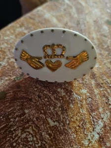 Nora Fleming Mini A264 Treue Freundschaft Liebe Claddagh Platte Charm NEU - Bild 1 von 2