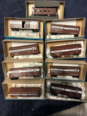 Athearn HO "Lot" of 8 PRR "MERCHANDISE SERVICE"  40' Box Car (Vintage Bev-Bel)  - Image 1 of 4