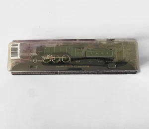 LNER 'V2' 2-6-2 No. 4771 Green Arrow 1/76 Display Model Locomotive Train - Picture 1 of 6