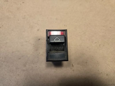 Interruptor de luz de peligro Triumph TR7 TR8 TKC5088 Foto 1 de 4