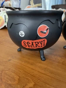 Halloween ~ SCARY ~LED Cauldron Mist Maker Lights Up Color Change Fogger NEW - Picture 1 of 18