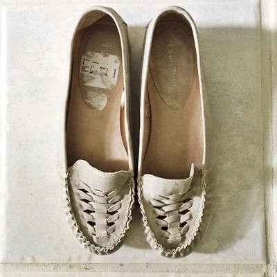 Bare Traps Womens Loafers Size 7.5 Ivory Color Flats Shoes - Image 1 of 4