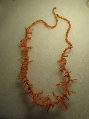 Collar vintage naranja/rojo con rama de coral 24" Foto 1 de 4