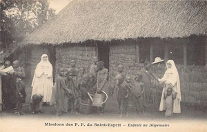 British East Africa - Children at the clinic - Publ. Missions of the Fathers of - Picture 1 of 2