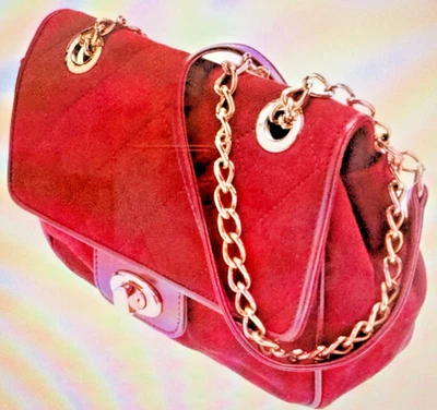 Bolso de Hombro Escada ~ Bolso de Gamuza Rojo Herrajes Tono Dorado ~ Eslabón de Cadena Borde de Cuero Foto 1 de 4