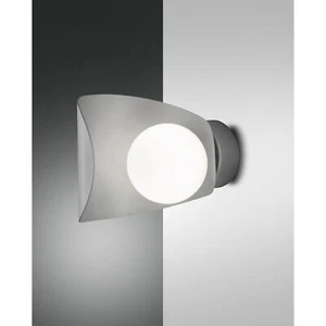 Fabas Luce Applique da parete a LED in metallo con paralume in vetro dal design - Foto 1 di 3