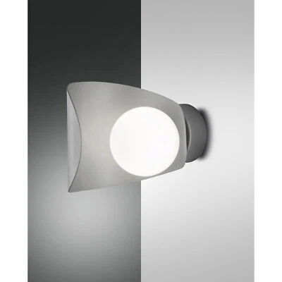 Fabas Luce Applique da parete a LED in metallo con paralume in vetro dal design - Immagine 1 di 3