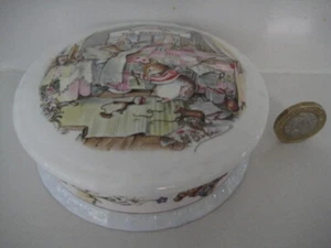 CAJA DE BARATIJAS DEL TESORO REDONDO CON TAPA ROYAL DOULTON BRAMBLY HEDGE THE CUMPLEAÑOS - Imagen 1 de 10