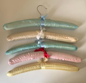 5 x Silky Covered Clothes Coat Hangers Multicoloured Pastel Colours - Bild 1 von 20