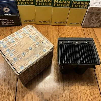 Задняя вентиляционная решетка Audi 5000, 100, 200 - Изображение 1 из 4