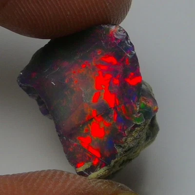 Opala preta áspera 7,55 quilates, opala Welo etíope defumada áspera, opala de fogo crua - Imagem 1 de 4