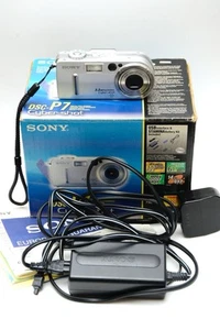 Sony Cyber-shot DSC-P7 - Fotocamera digitale 3,2 megapixel con sensore CCD - argento. Con scatola - Foto 1 di 6