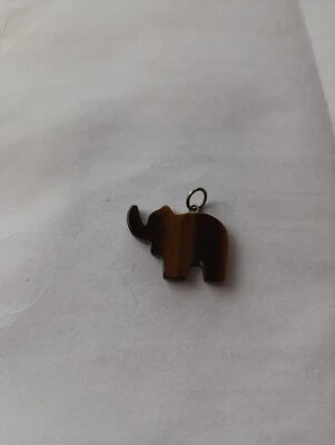 Ciondolo a forma di elefante in occhio di tigre naturale - Immagine 1 di 3