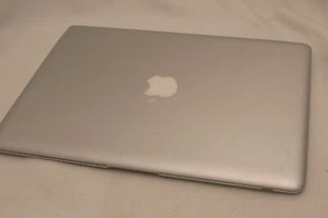 MacBook Air (1. Gen) von 2009, guter Zustand, funktioniert aber hat Defekte - Bild 1 von 6