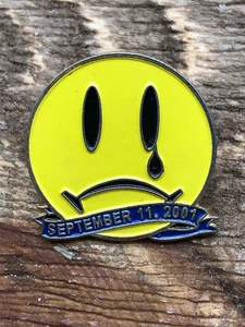 Walmart Employee Pin - Smiley Sad Frown September 11 2001 Remembrance 9/11 8BK - Picture 1 of 2