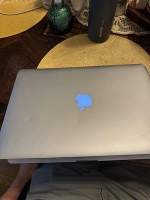 Apple MacBook Pro 15" (1TB SSD, Intel Core i7 4th Gen, 2.8GHz, 16GB RAM, NVIDIA - Image 1 of 2