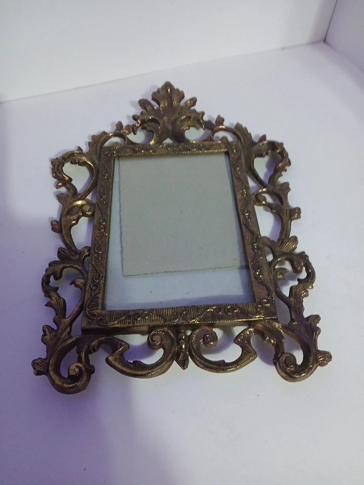 Marco victoriano oretenental de bronce o espejo de pared estilo rococó tamaño de imagen 5x7 Foto 1 de 2