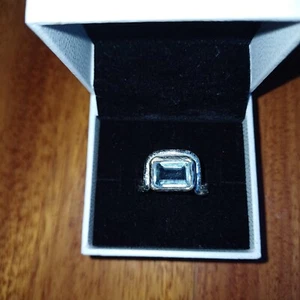 anello in oro bianco 18 kt e acquamarina - Foto 1 di 10