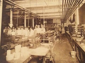 Lavoratori di fabbrica in fabbrica vintage da collezione - Foto 1 di 5