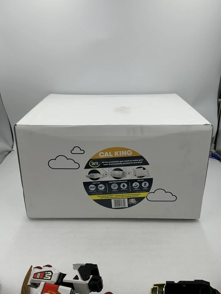 Serta Classic Cal King Set White Sheets Mattress Protector 2x Pillows New Gift - Image 1 of 4